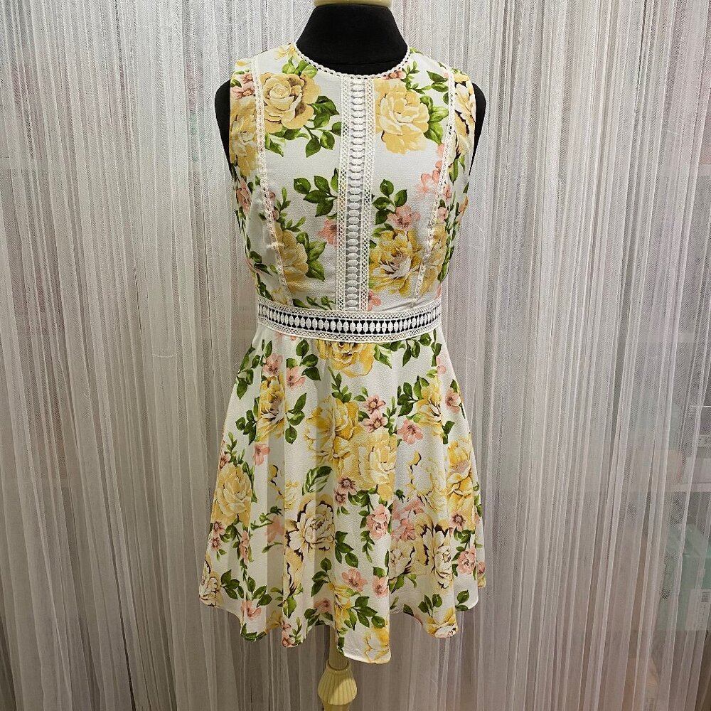 Disney Princess 'Belle' Yellow Floral Fit & Flare Dress Lace Detail Size Medium
